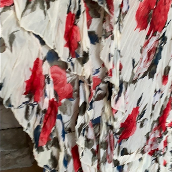 Beautiful floral hi/low dress - Picture 2 of 7